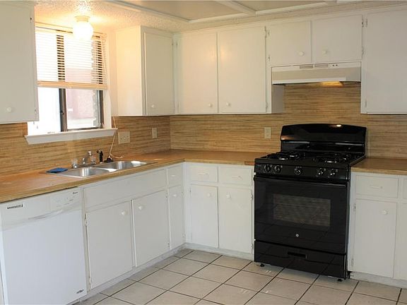 3rd image of 1726 Pine Knoll Dr