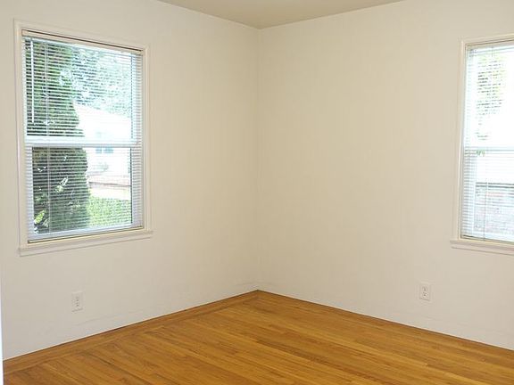 4th image of 915 Oak Ln Unit 1