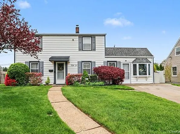 56 Haven Lane, Levittown, NY 11756