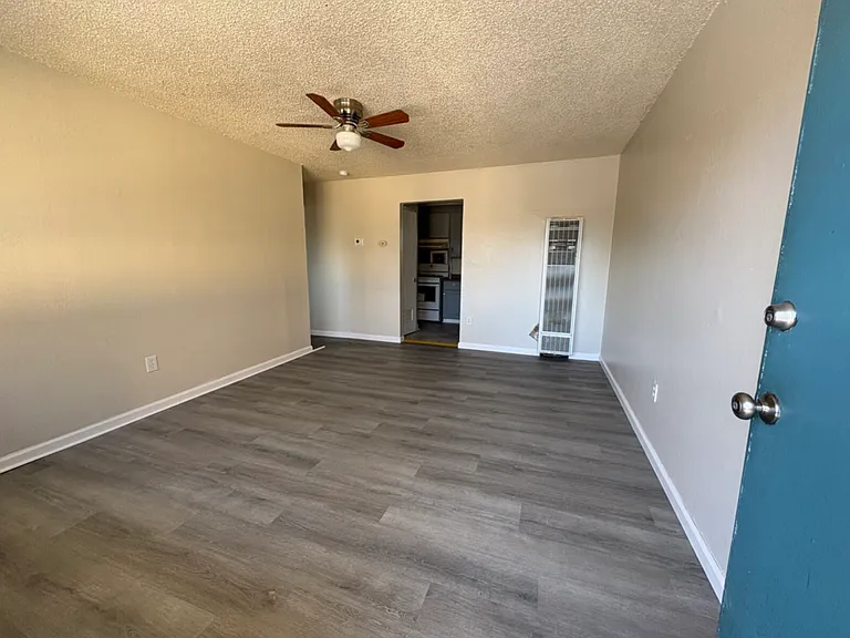 320 W 20th St #10 — Photo 9