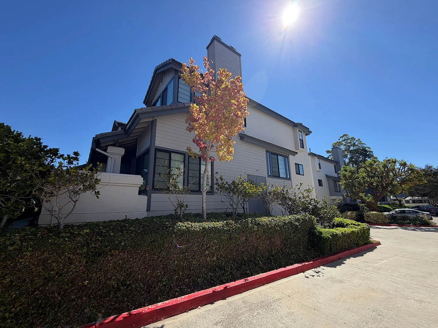Beautiful Multi-Level Townhome in UTC! — Photo 2