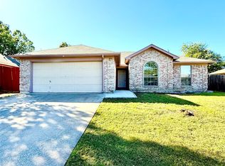 6716 Valley Branch Dr, Arlington, TX 76001