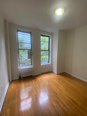 Rented by Peter R. Hungerford, LREB | media 22