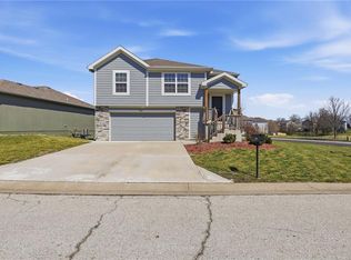 21721 N Rdg, Peculiar, MO 64078