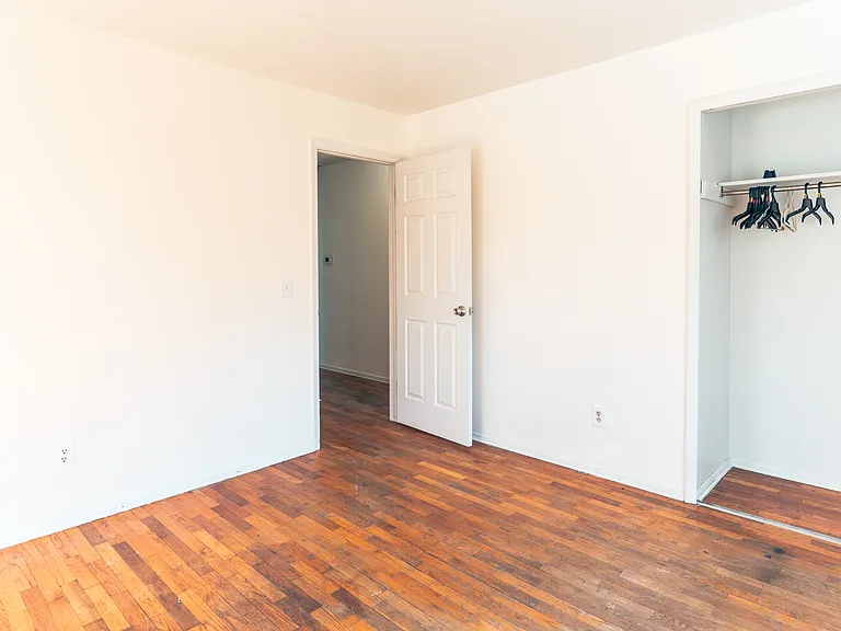 1490 Brady Ave — Photo 2