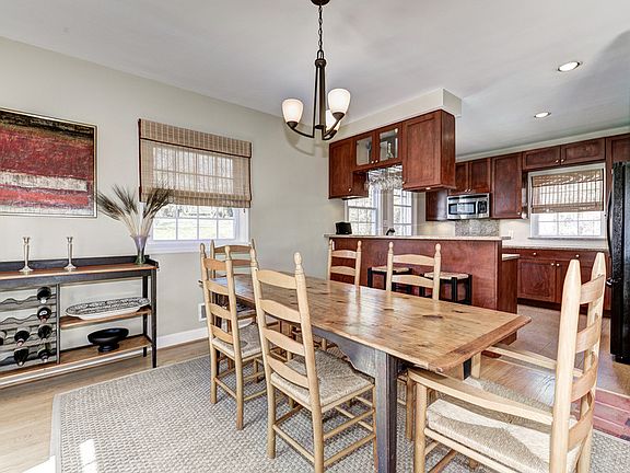 Kitchen & Dining Area