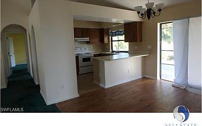 4th image of 233 NE 10th Pl