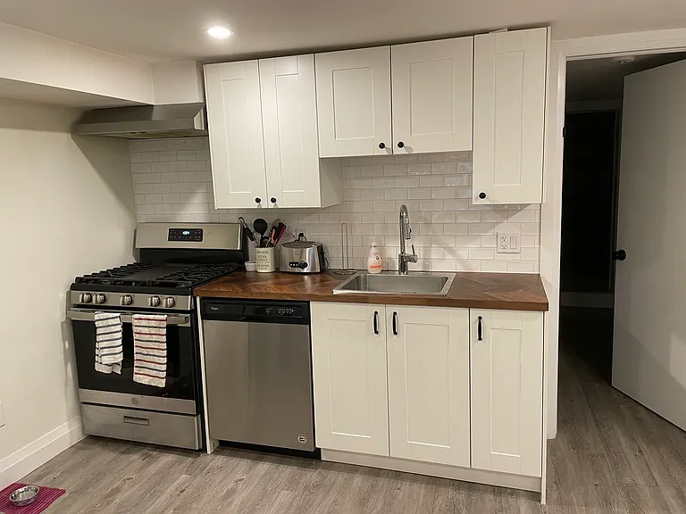 9 Maple Grove Ave #B — Photo 4