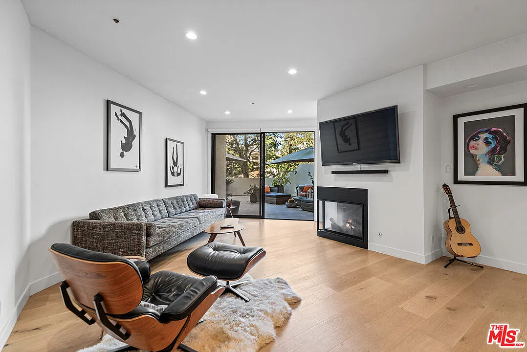 2 bed, 2.0 bath, 1330 sqft, $6,975 — Photo 1