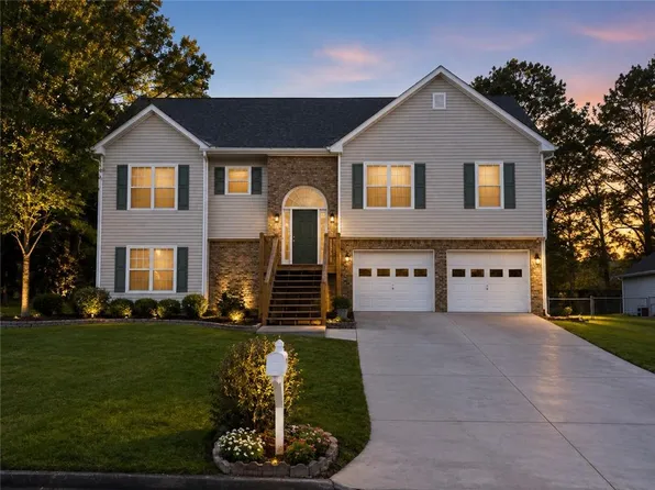 2775 Emerald Springs Dr, Lawrenceville, GA 30045