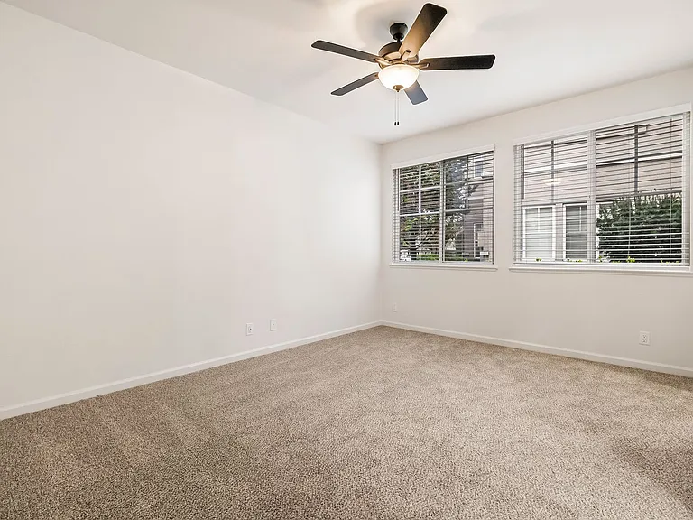 Sterling Oaks Luxury Apartments — Photo 81