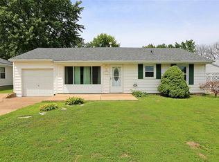 175 Maple Dr, Florissant, MO 63031