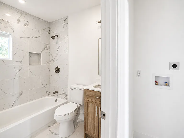 935 Jackson Ave — Photo 4