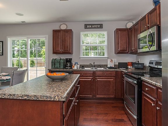 4th image of 315 Taylors Landing Ave
