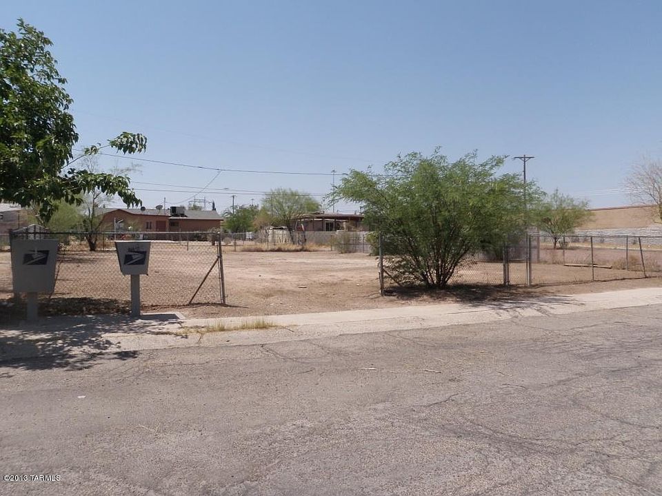 1st image of 957 W Calle Medina