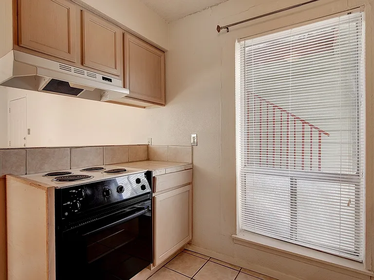 105 E 38th St #100-303 — Photo 36