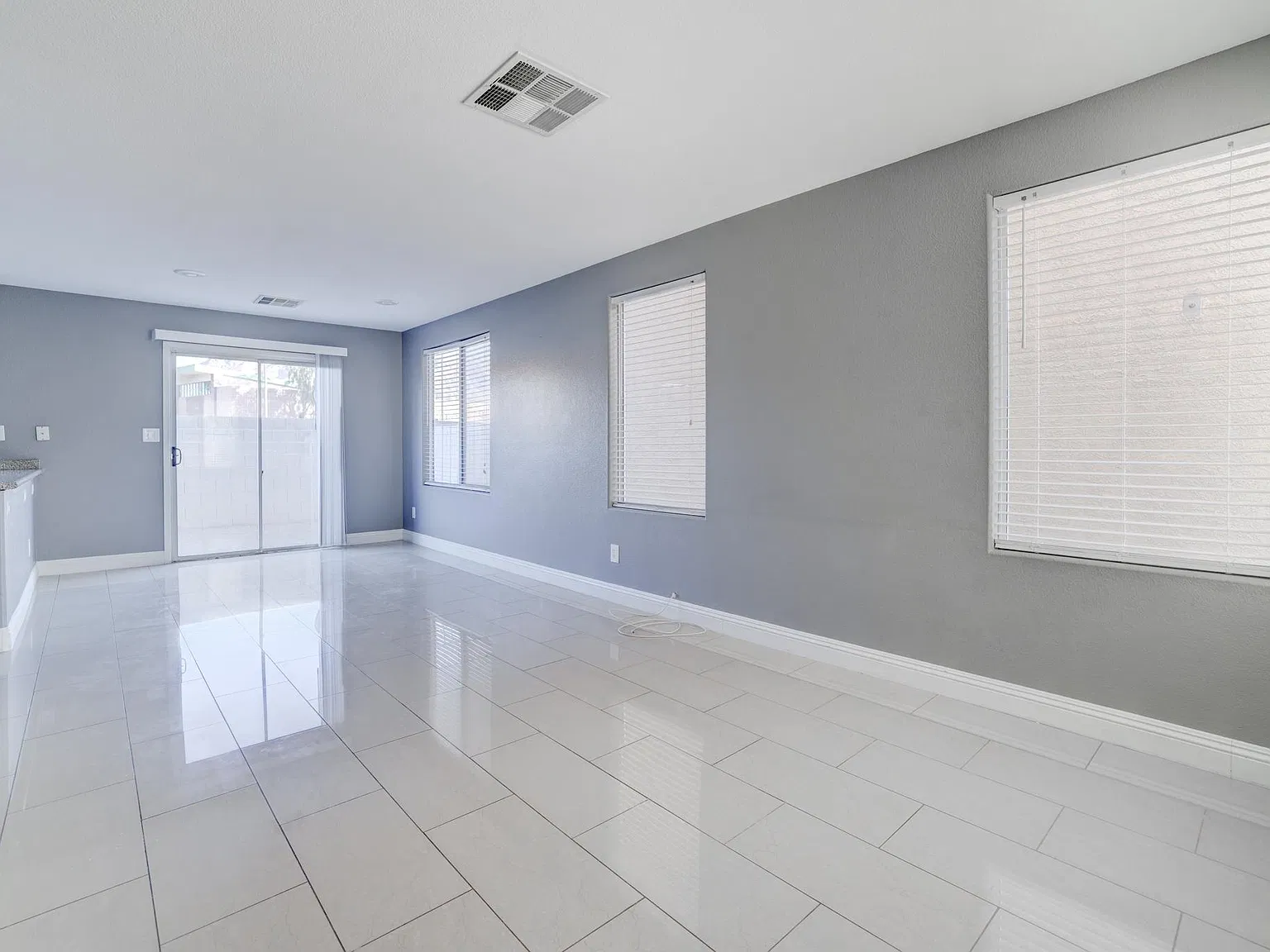 3 bed, 1310 sqft, $2,100 — Photo 4