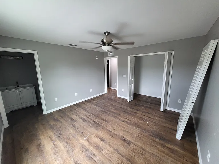 1054 SE Mills Ave — Photo 3