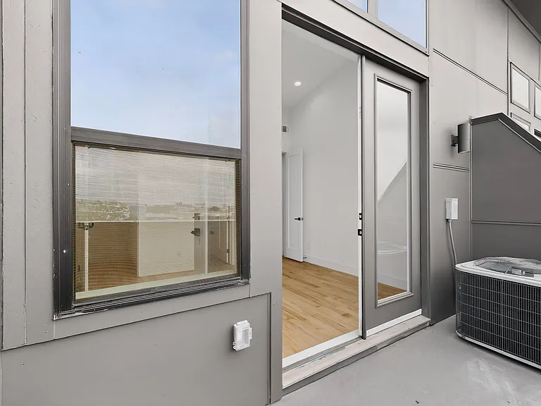 2080 Kelly Ave — Photo 15