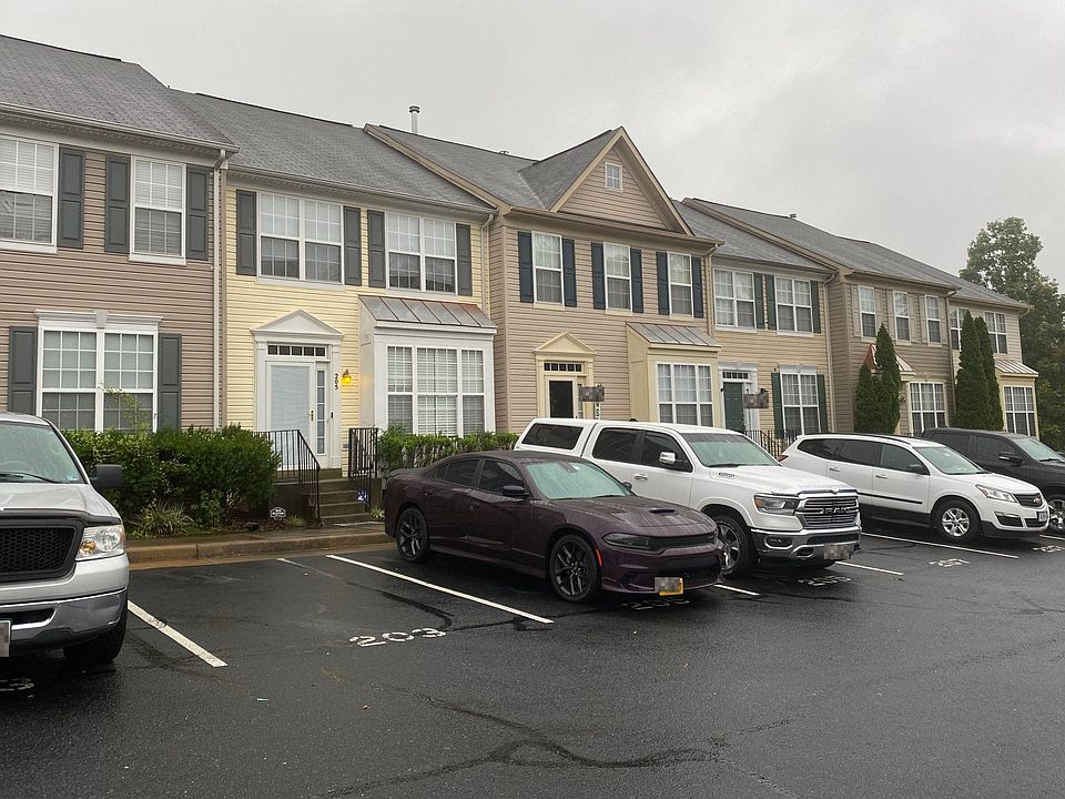 1st image of 205 Hillside Ct