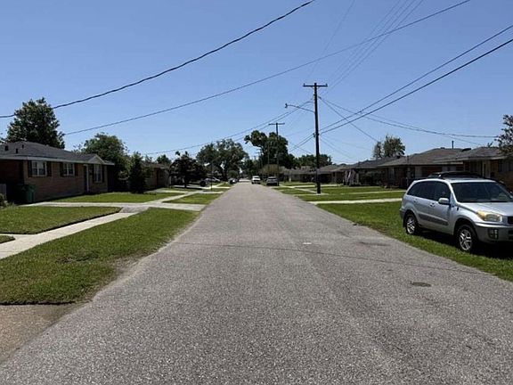 Exterior Neighborhood (street photo)