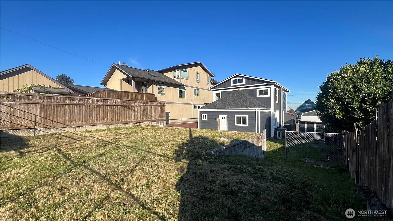 4 bed, 3.5 bath, 1848 sqft, $3,199 — Photo 4