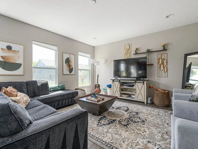 1033 Quarry Oak Dr — Photo 5