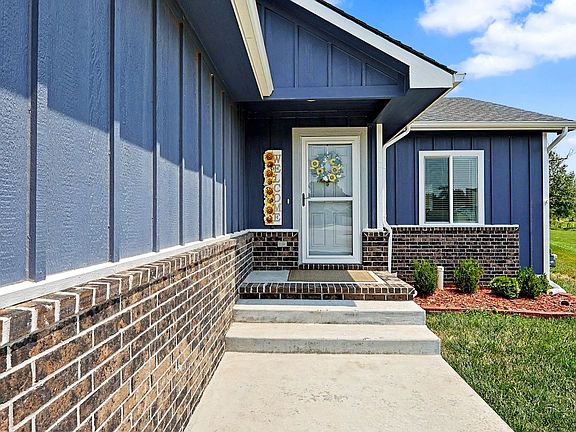 3rd image of 1237 E Sontag Cir