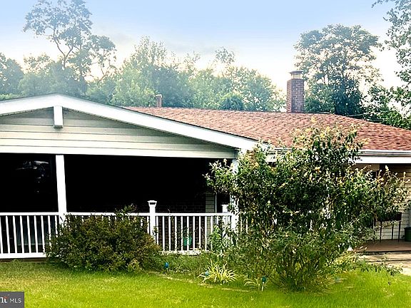5th image of 215 Saint James Dr