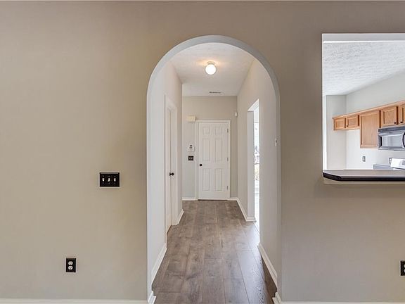 2nd image of 31 Pearl Chambers Dr
