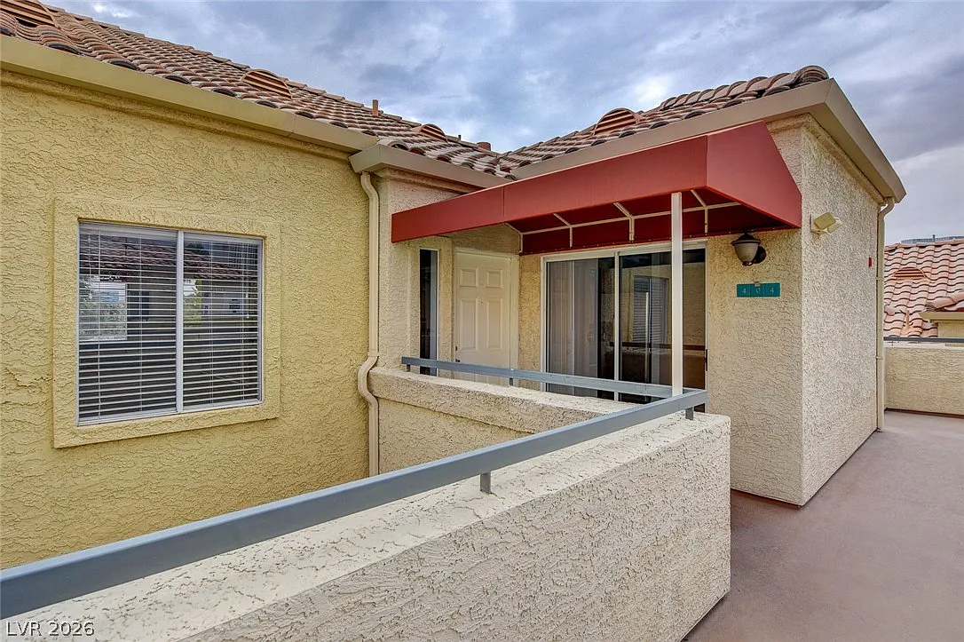 2 bed, 2.0 bath, 1948 sqft, $2,600 — Photo 2