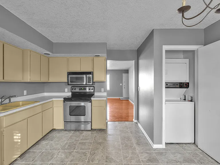 2423 S Wakefield Dr — Photo 8