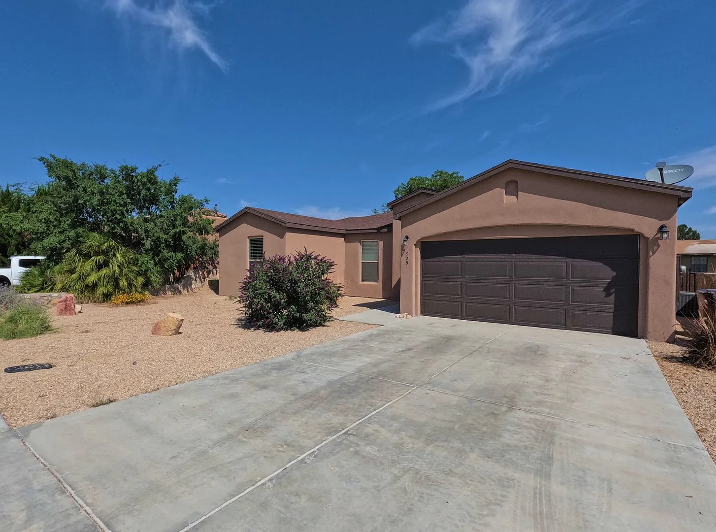 928 Flora Vista — Photo 3