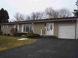 12 Lakeview Rd, Poughkeepsie, NY 12603