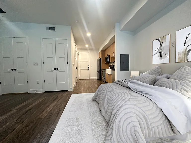 Troubadour Apartments — Photo 172