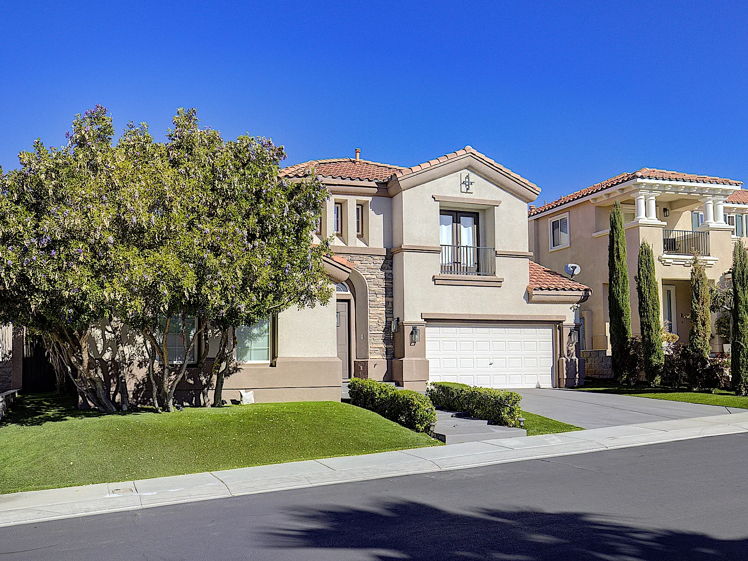 4 bed, 2.5 bath, 3815 sqft, $6,600 — Photo 3