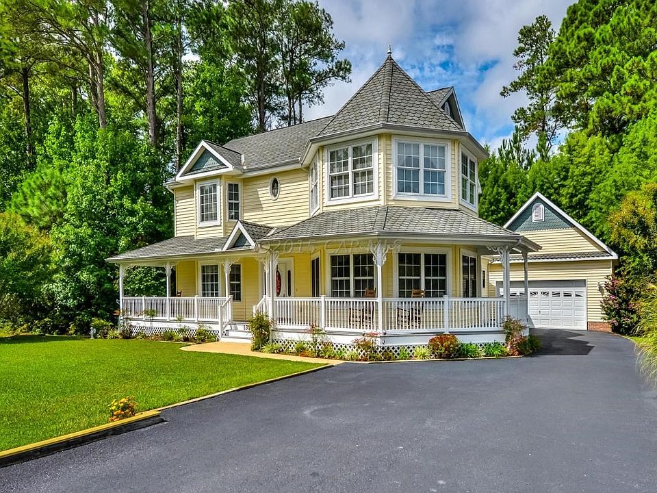Large 2 car garage