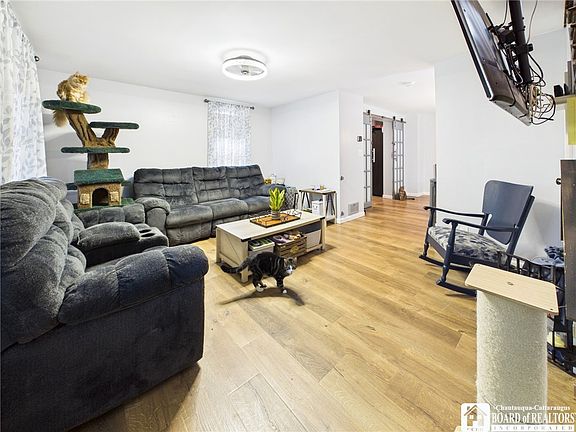2nd image of 212 N 6th St