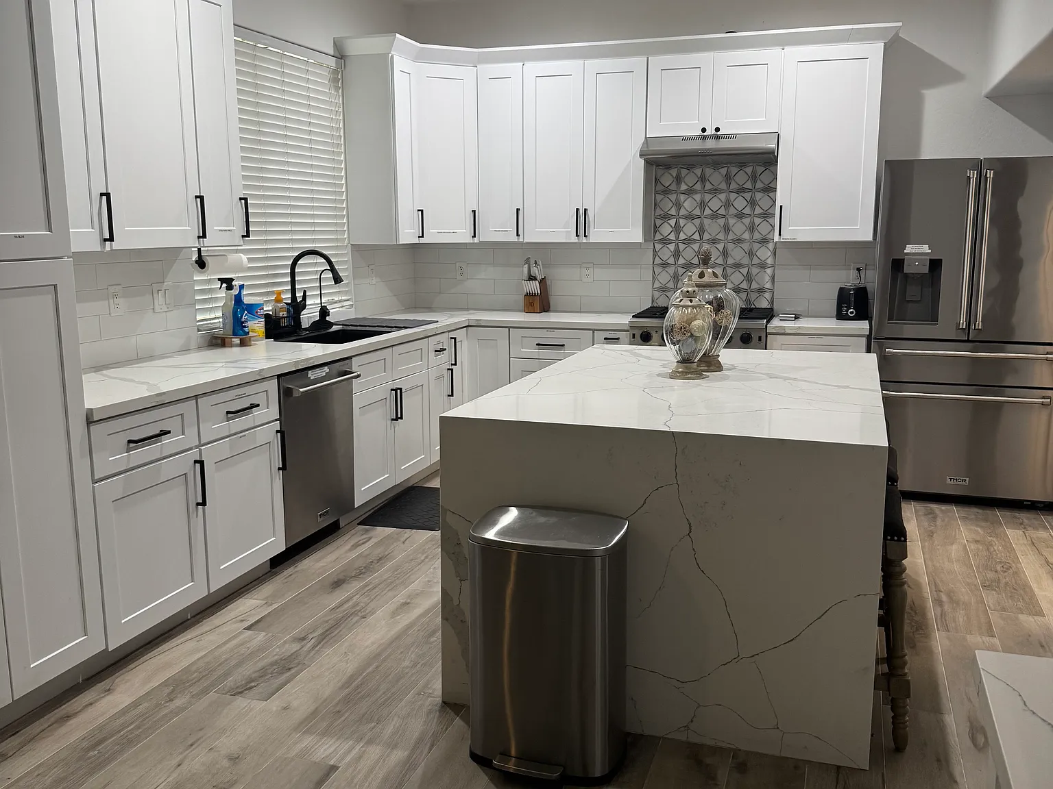 3 bed, 3.5 bath, 2700 sqft, $4,000 — Photo 1