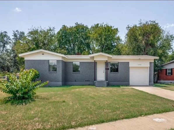 1208 Savage Dr, Fort Worth, TX 76134
