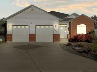 702 Michael Ct, Grandview, WA 98930