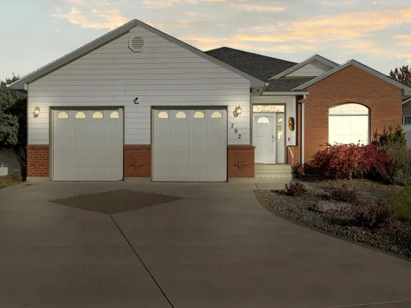 702 Michael Ct, Grandview, WA 98930