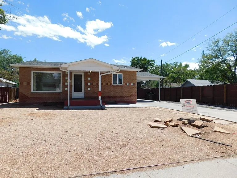 941 Walnut Ave — Photo 1