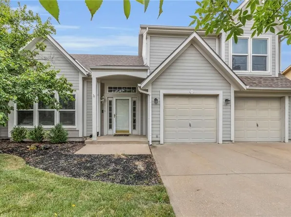 516 S Stone Creek Dr, Gardner, KS 66030