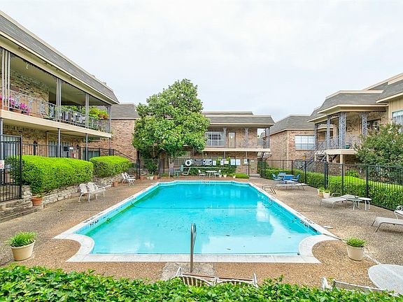 3rd image of 4401 Bellaire Dr S APT 126S