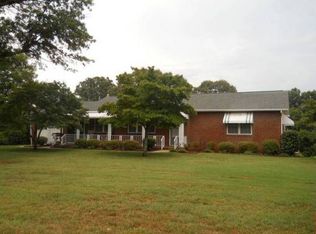 1114 Robinwood Rd, Newton, NC 28658