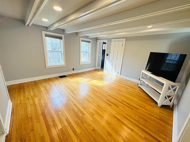 21 Union St #B — Photo 6