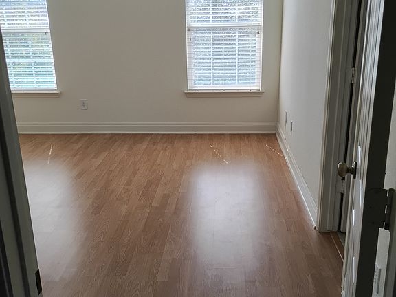 5th image of 13301 Coomes Dr