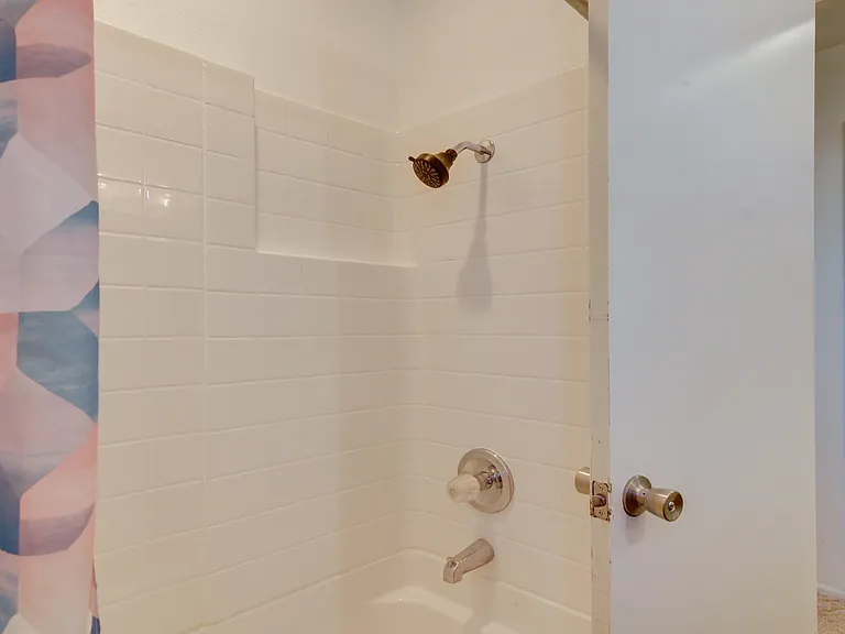 25 E Lexington #4 — Photo 11