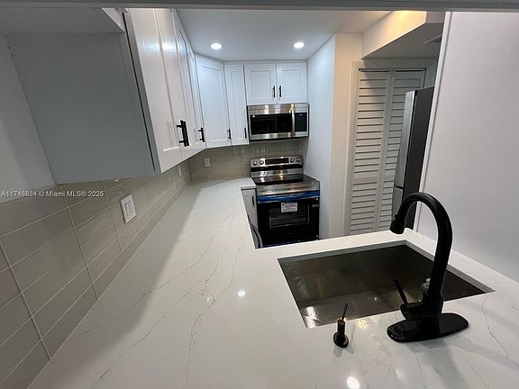 5th image of 8025 Lagos De Campo Blvd
